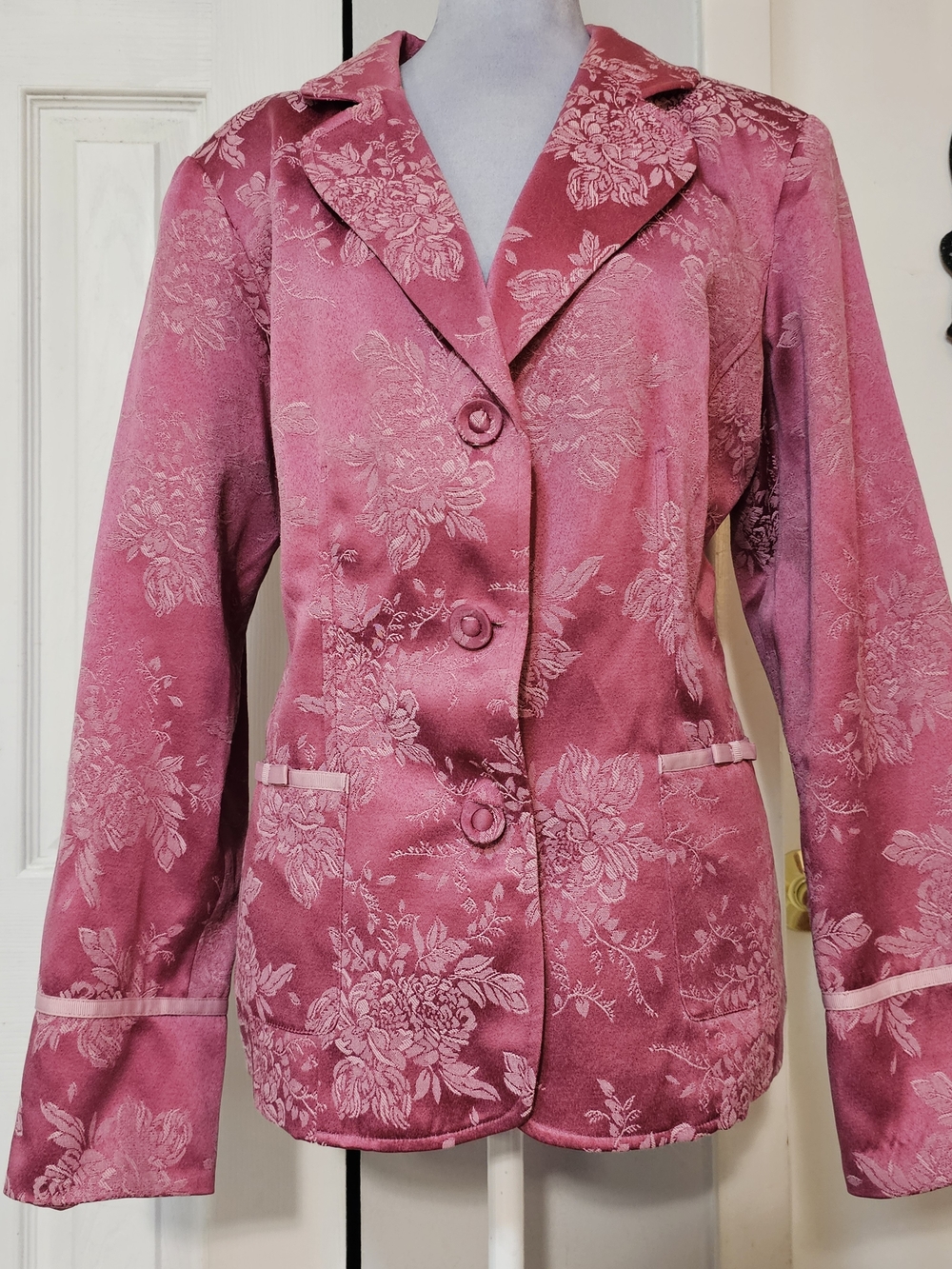 Susan Graver Pink Floral Satin Blazer - Picture 4 of 7